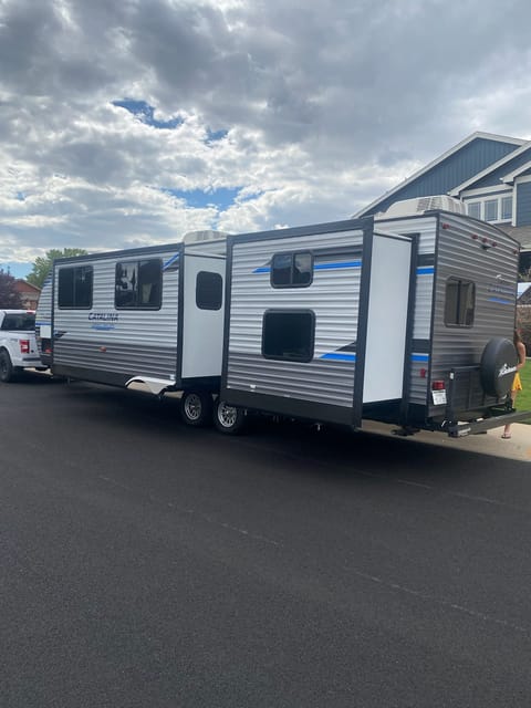 2022 Coachmen RV Catalina Legacy 323BHDSCK Towable trailer in Greeley