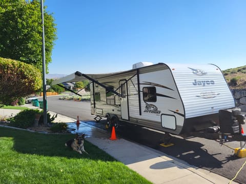 Travel Trailer Delight! Easy Tow Towable trailer in Sparks