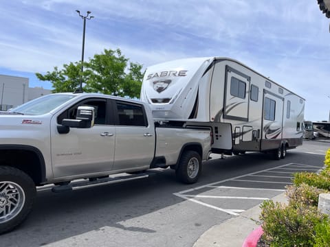 2022 Forest River RV Sabre 37FLL Towable trailer in Redding