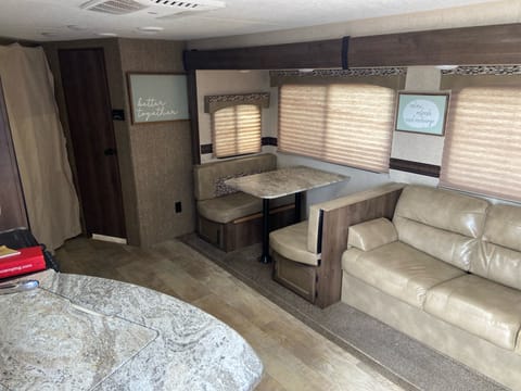 Cozy & Beautiful Trailer Sleeps Up To 10 People! Towable trailer in Gilbert