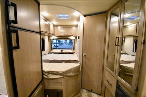 CLASS-C Thor Motor Coach Four Wind *Sleeps 4-6* Drivable vehicle in Harbor City