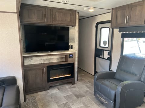 2021 Dutchmen RV Coleman Lantern Series 286RK Towable trailer in Exeter