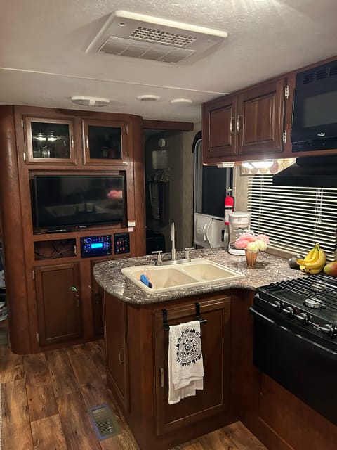 2 BDRM 5 BED Bunkhouse “Peachessa Experience” Towable trailer in Plantation Key