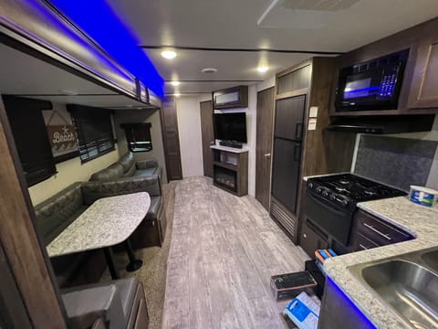 2019 CrossRoads RV Volante 33DB Towable trailer in Hammond