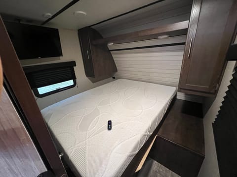 2019 CrossRoads RV Volante 33DB Towable trailer in Hammond