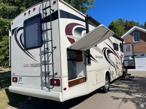 2017 Forest River RV Georgetown 3 Series 30X3 Drivable vehicle in Menomonee Falls