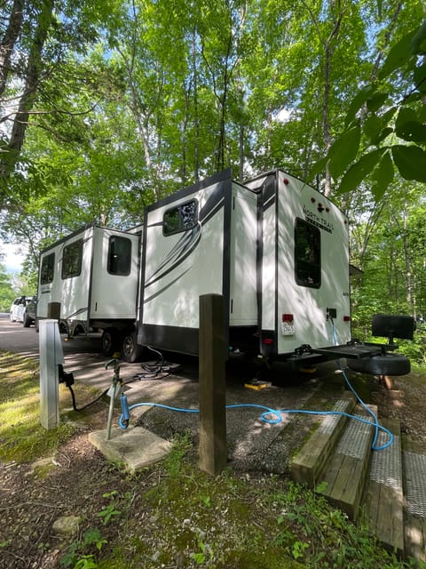 Crowther Comfort Camper!! Towable trailer in Columbia