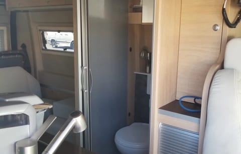 LUXURY CLASS B - HYMER AKTIV 2.0 *SLEEPS 2-5* Campervan in Harbor City