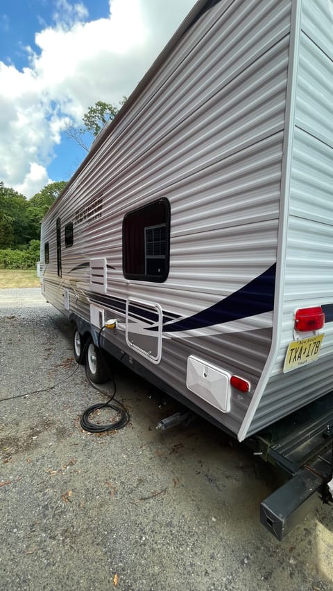 2012 Shasta RVs Revere 27BH Towable trailer in Vineland