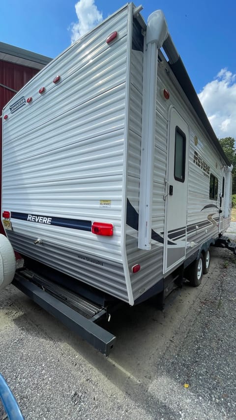 2012 Shasta RVs Revere 27BH Towable trailer in Vineland