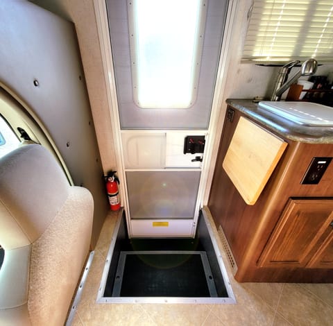 **Rolling Adventure: 2011 Fleetwood RV for Rent* Drivable vehicle in Laveen Village