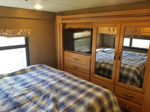 2017 Thor Motor Coach Chateau 31E Bunkhouse Drivable vehicle in Caldwell