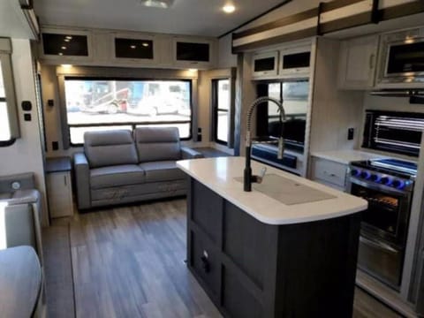 2022 Keystone RV Sprinter Limited 3590LFT Towable trailer in Auburn