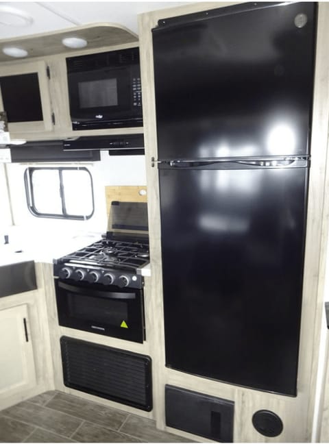2022 Forest River RV Cherokee Alpha Wolf 30RDB-L Towable trailer in Fairhope