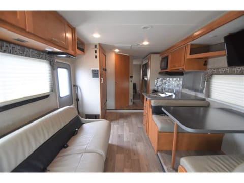 2019 Winnebago Minnie Winnie 31G Drivable vehicle in Lake Elsinore