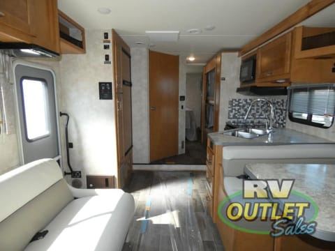 2019 Winnebago Minnie Winnie 31G Drivable vehicle in Lake Elsinore