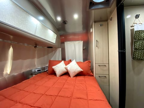 2017 Airstream RV International Serenity 25 Towable trailer in Casa De Oro-Mount