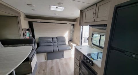 2022 Coachmen RV Catalina Summit Series 7 184BHS Towable trailer in Tukwila