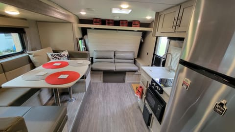 2022 Forest River RV Aurora 18BHS Towable trailer in Lehigh Acres