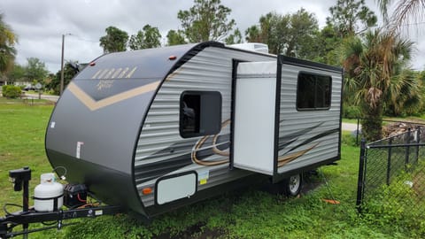 2022 Forest River RV Aurora 18BHS Towable trailer in Lehigh Acres