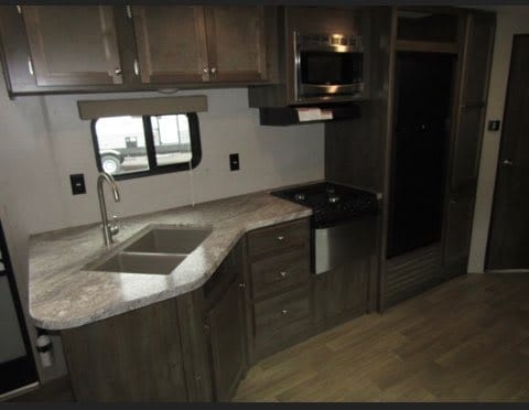 2019 Dutchmen RV Coleman Lantern Series 314BH Towable trailer in Daytona Beach