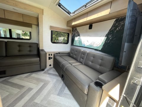 Off-Grid-Ready Travel Trailer w/ Luxury Amenities Towable trailer in OFallon