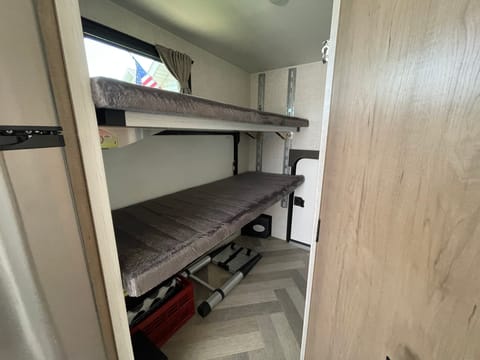 Off-Grid-Ready Travel Trailer w/ Luxury Amenities Towable trailer in OFallon