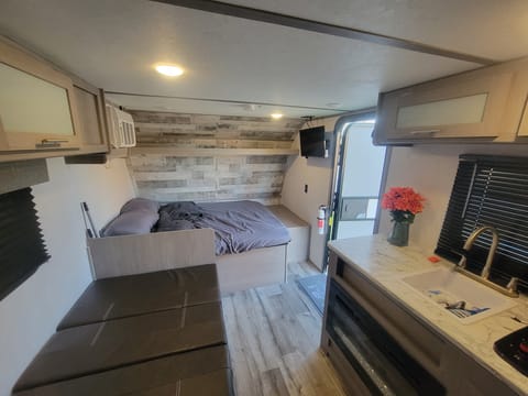 2023 Dutchmen RV Coleman 17B Towable trailer in Sulphur