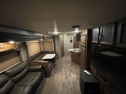 2017 Keystone RV Cougar Half-Ton Series 29BHSWE Towable trailer in Oceanside