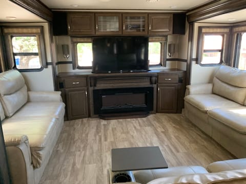 2019 Grand Design Solitude 375RES Towable trailer in Desert Ridge