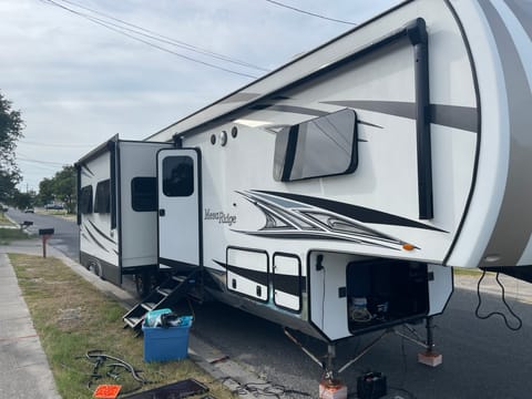 2019 Highland Ridge RV Mesa Ridge MF374BHS Towable trailer in Flour Bluff