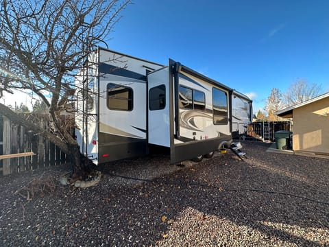 Brand New Glamping 5th Wheel- No Towing Necessary Towable trailer in Redding