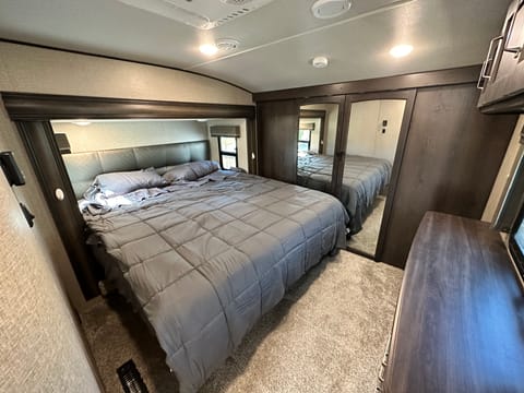 Brand New Glamping 5th Wheel- No Towing Necessary Towable trailer in Redding