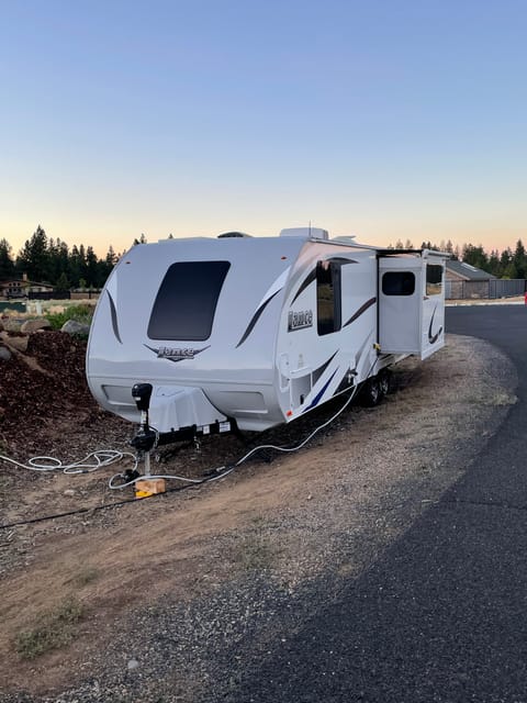 2018 Lance 2375 Towable trailer in Sisters