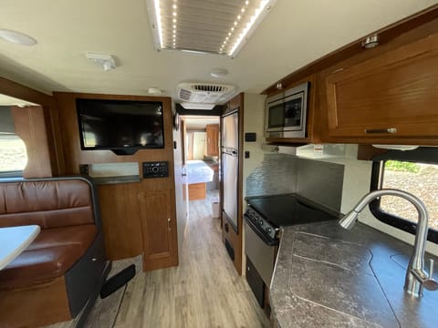 2018 Lance 2375 Towable trailer in Sisters