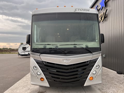 2016 Fleetwood RV Storm 32H Drivable vehicle in Bartlett