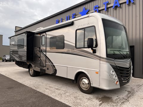 2016 Fleetwood RV Storm 32H Drivable vehicle in Bartlett