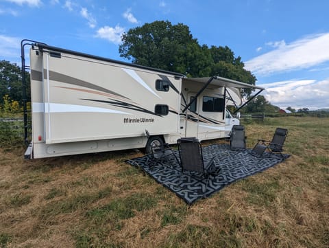 Winona- Fully Stocked 2017 Winnebago Minnie Winnie Drivable vehicle in Johnson City