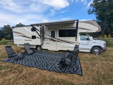 Winona- Fully Stocked 2017 Winnebago Minnie Winnie Drivable vehicle in Johnson City