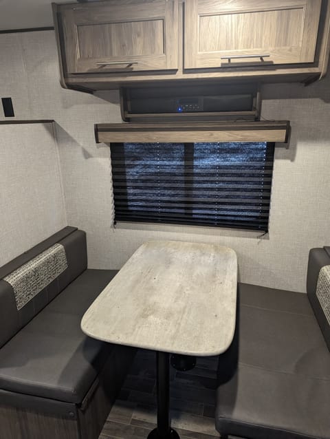 2022 CrossRoads RV Zinger Lite ZR18BH Towable trailer in Boerne
