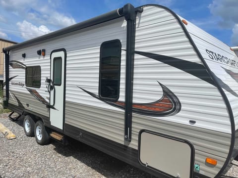 2018 Starcraft Autumn Ridge Outfitter 26BH Towable trailer in Edmond