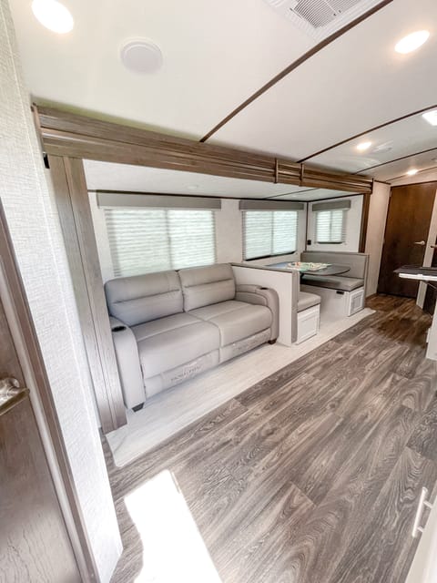 ***DELIVERY ONLY*** 2021 Keystone RV Bullet 331BHS Towable trailer in Ingles