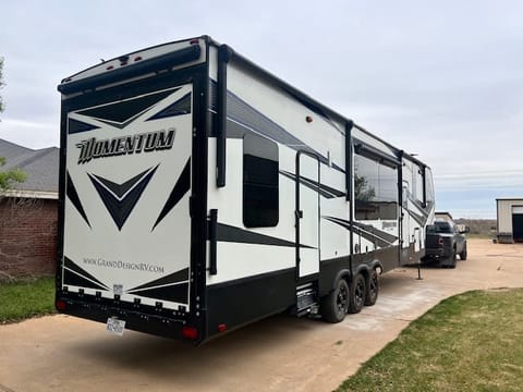 Luxury Toy Hauler 2019 model Towable trailer in Midland
