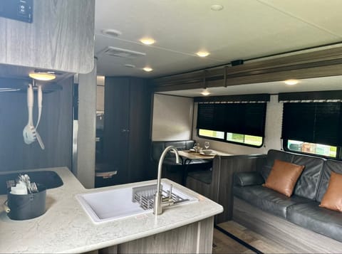 2021 Dutchmen RV Kodiak SE 28SBH Towable trailer in DeLand