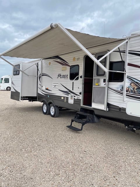 2015 Palomino Puma 31-DBTS Towable trailer in Katy