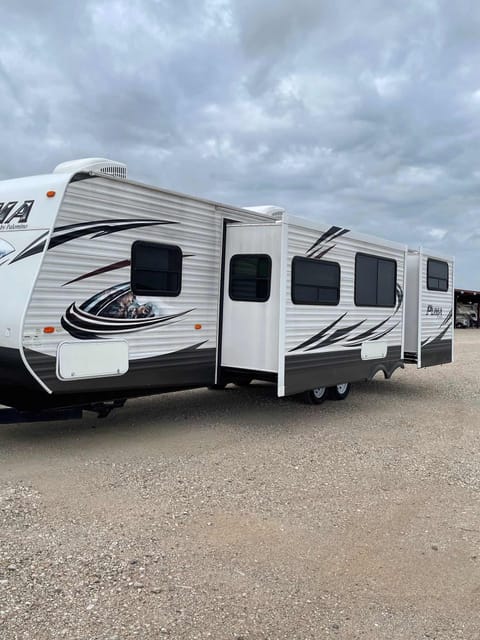 2015 Palomino Puma 31-DBTS Towable trailer in Katy