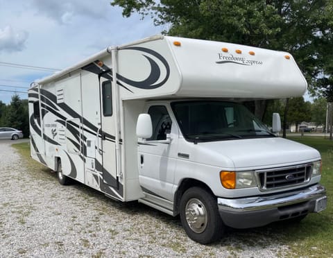 2009 Coachmen Freedom Express 31IS Drivable vehicle in Elkhart