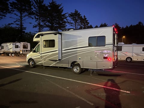 Great 4 Season Family RV w/ Slide-Out, Solar & Gen Drivable vehicle in Vancouver