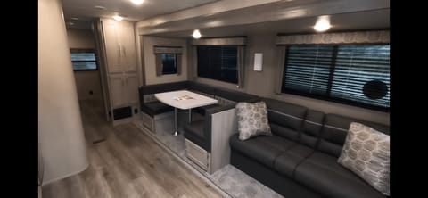 2022 Coachmen RV Catalina Legacy Family Fun Maker Towable trailer in Mission