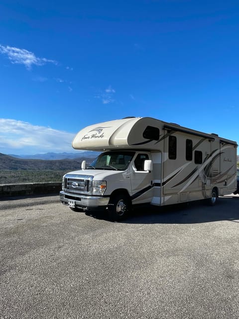 2017 Class C Thor Four Winds - WIFI included Drivable vehicle in Spring Hill